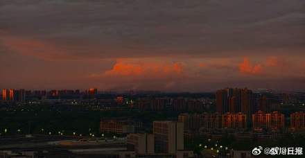 太美啦！成都天空现绚丽朝霞