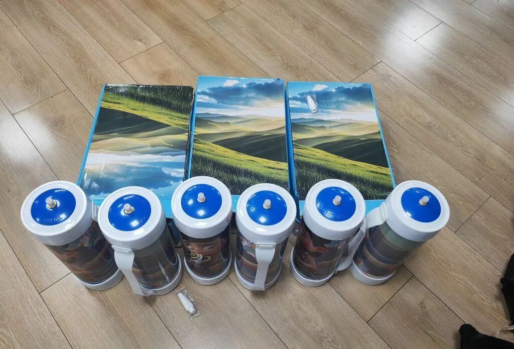 三人开私家车贩运“笑气”赚快钱，被警方抓获