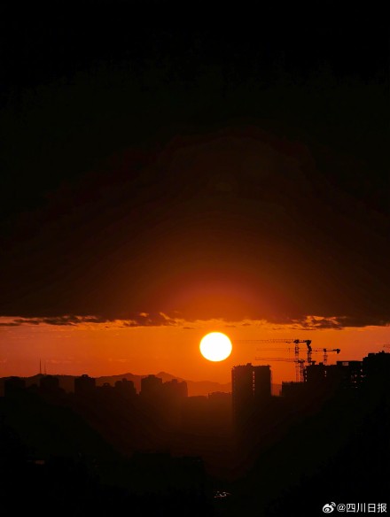 太美啦！成都天空现绚丽朝霞