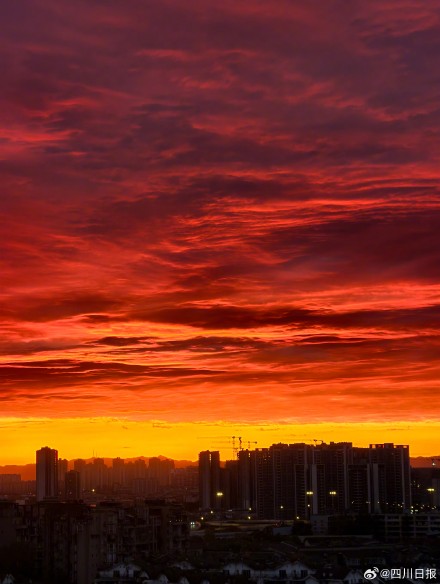 太美啦！成都天空现绚丽朝霞