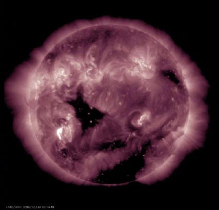 太阳爆发X1.4级耀斑,我国北方部分地区有望看到极光 太阳爆发X1.4级耀斑,我国北方部分地区有望看到极光