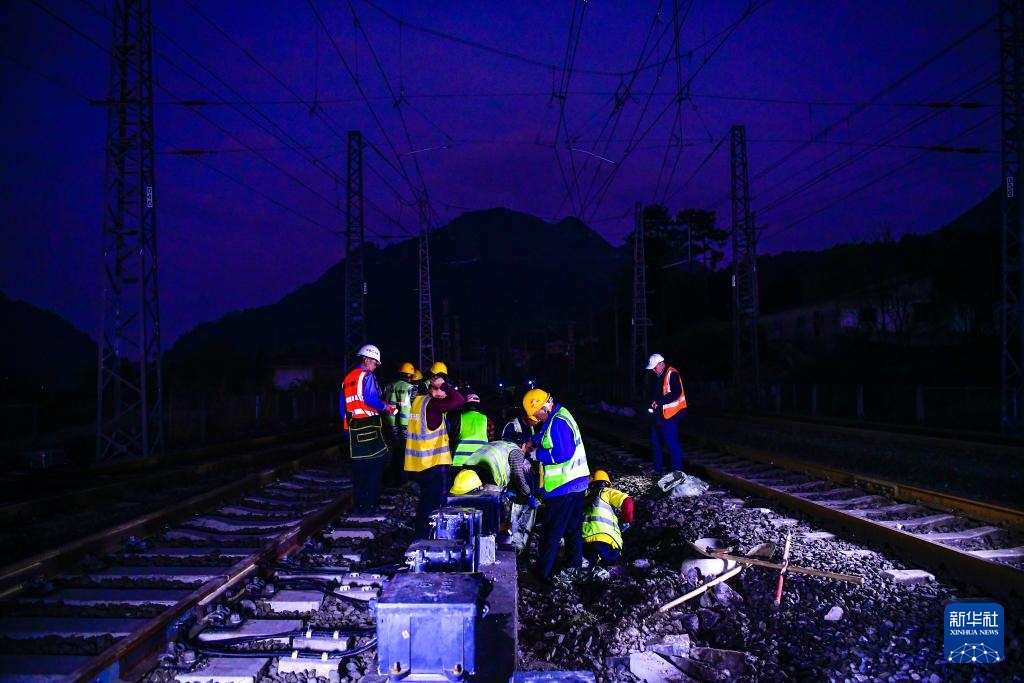 瓮马铁路南北延伸线首个站改工程顺利完成