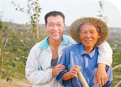 致敬治沙人!陕西苹果种植带北扩至毛乌素南缘 致敬治沙人!陕西苹果种植带北扩至毛乌素南缘