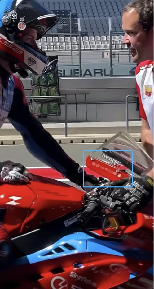 张雪机车的冠军赛车上,这六个字火了! 张雪机车的冠军赛车上,这六个字火了!