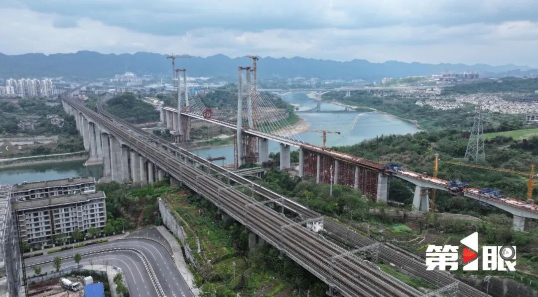 合龙!重庆成都50分钟“飙拢”再进一步 合龙!重庆成都50分钟“飙拢”再进一步