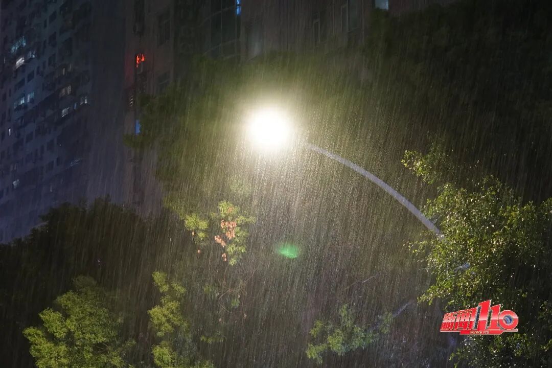 雷声阵阵，大雨倾盆！今夜福州将持续降雨！尽量别出门