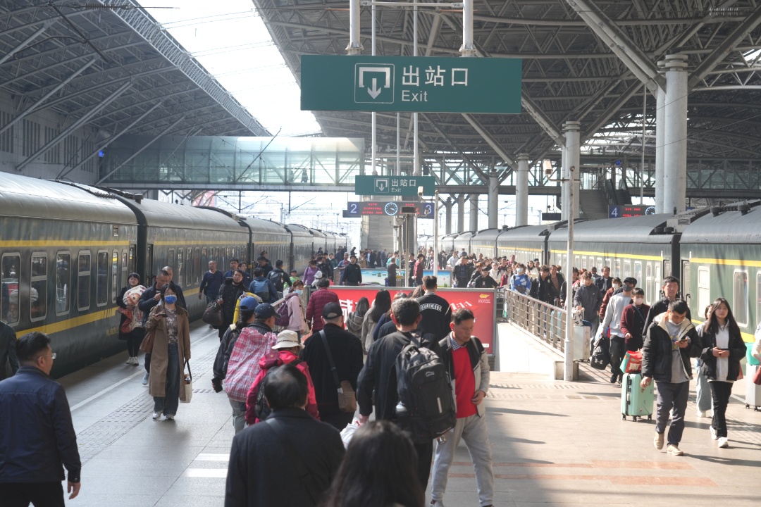 铁路南京站春假、清明假日运输方案出台,计划增开62对旅客列车 铁路南京站春假、清明假日运输方案出台,计划增开62对旅客列车