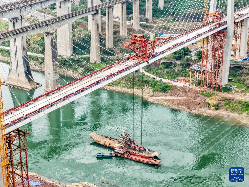 成渝中线高铁全线桥梁全部合龙 成渝中线高铁全线桥梁全部合龙