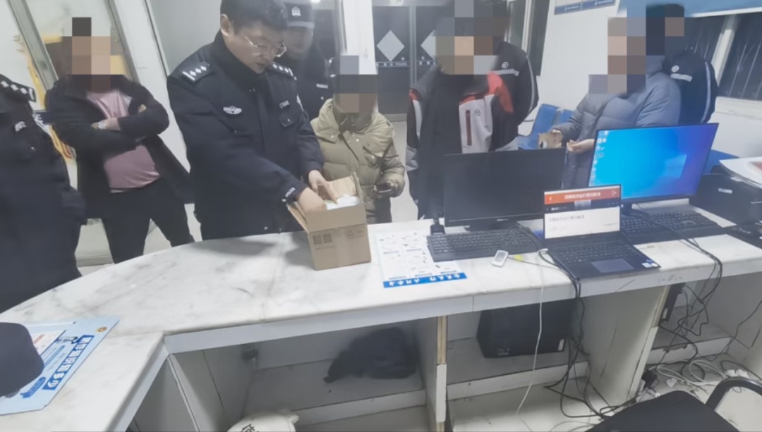 女子用奶粉罐藏现金寄出，淮阳警方紧急拦截！