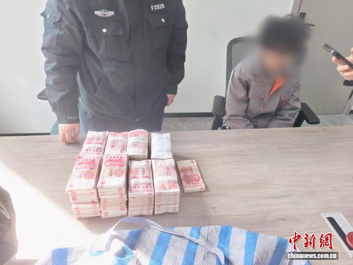 女子跨省“跑腿”运送涉诈资金 警方联动网约车司机截停 女子跨省“跑腿”运送涉诈资金 警方联动网约车司机截停