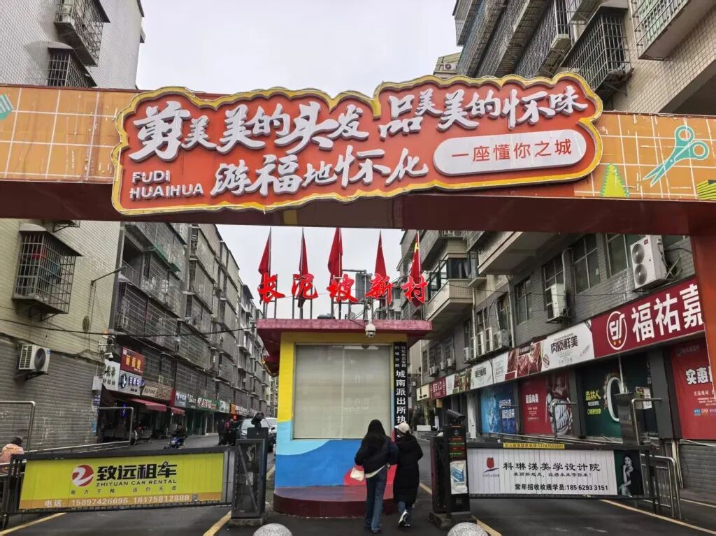 再访“听得懂话”的晓华理发店：线上“全国巡剪”，线下平静