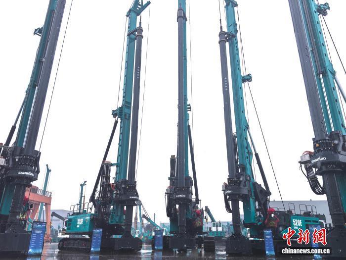 全球最大增程式旋挖钻机长沙首发 破解“续航焦虑”