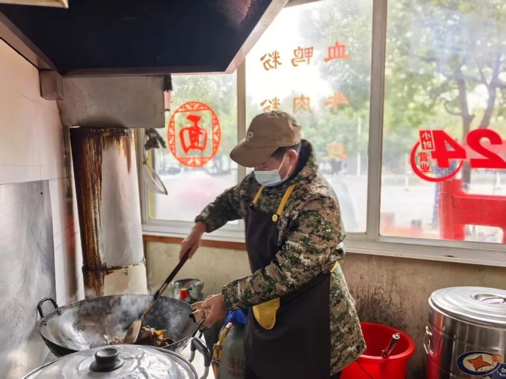 再访“听得懂话”的晓华理发店：线上“全国巡剪”，线下平静