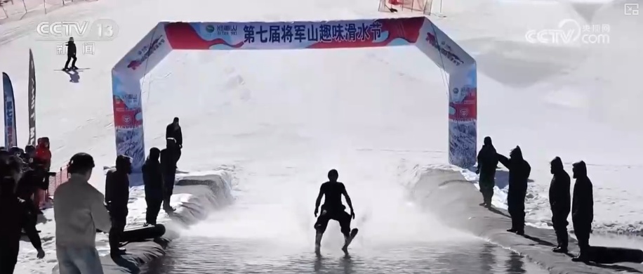 趣味滑行体验丰富春季冰雪旅游形式 让“冷”冰雪焕发全新“热”活力