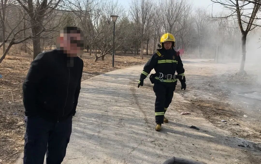 辱骂消防员、阻碍灭火救援，一男子被行拘