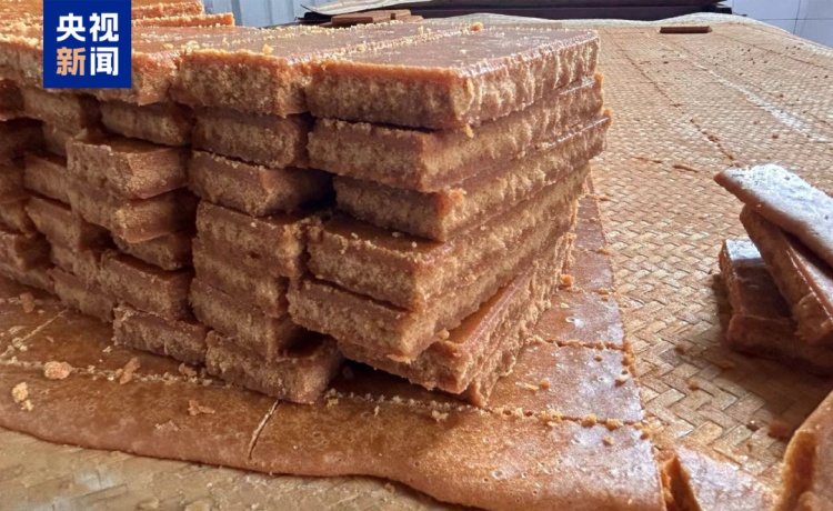 张雪机车的冠军赛车上,这六个字火了! 张雪机车的冠军赛车上,这六个字火了!