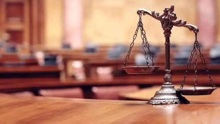 与年轻貌美女友陷入爱河近两年，花了20余万，女友“住院”后他才知道真相