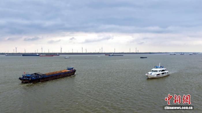 突破12米枯水线 中国最大淡水湖鄱阳湖水位持续上涨