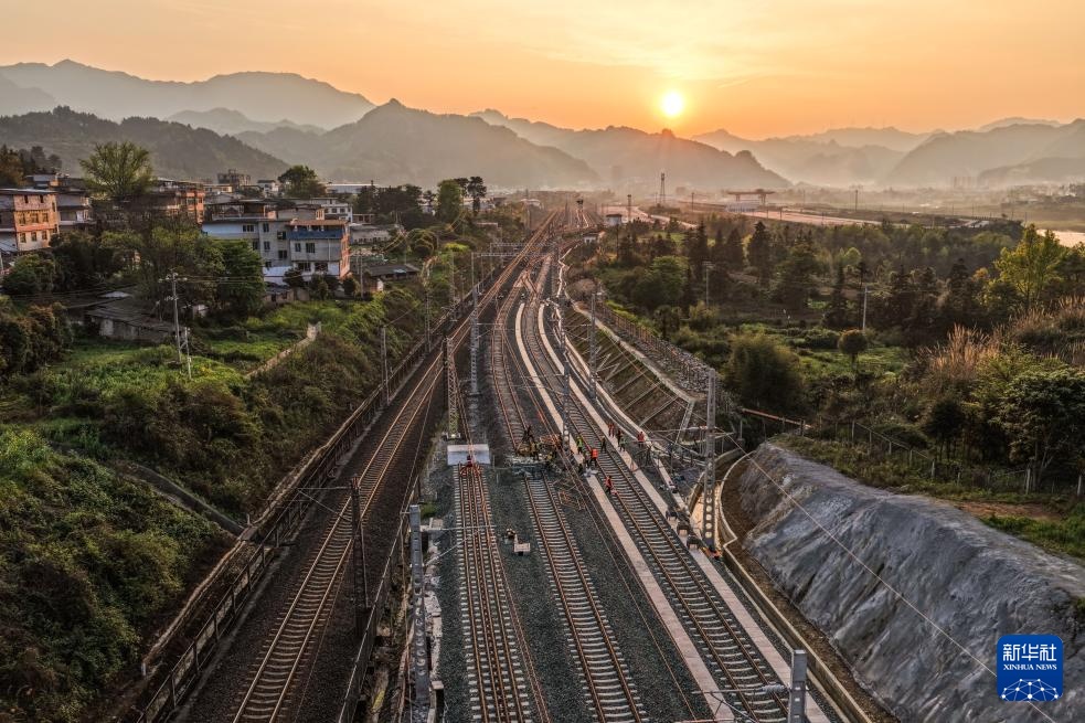 瓮马铁路南北延伸线首个站改工程顺利完成