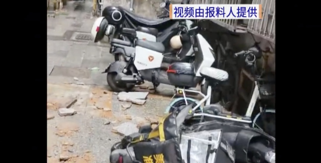 暴雨后广州越秀一居民楼墙皮脱落，砸中楼下电动车，街道办回应