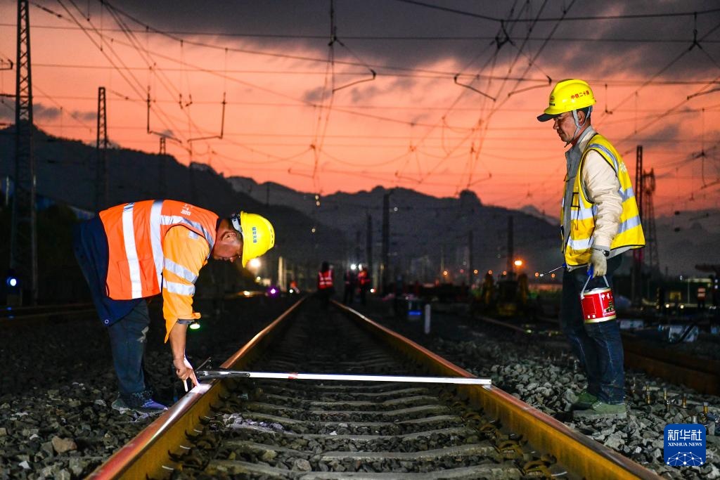 瓮马铁路南北延伸线首个站改工程顺利完成