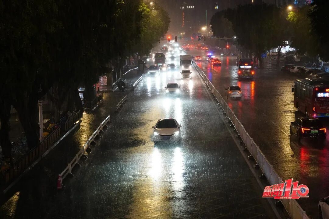 雷声阵阵，大雨倾盆！今夜福州将持续降雨！尽量别出门