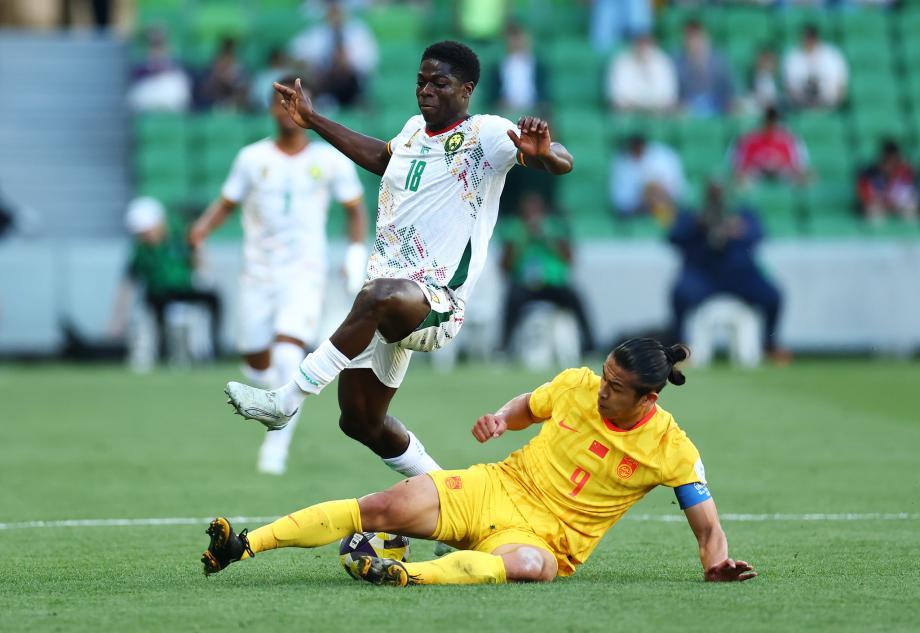 国际足球系列赛 国足0-2不敌喀麦隆