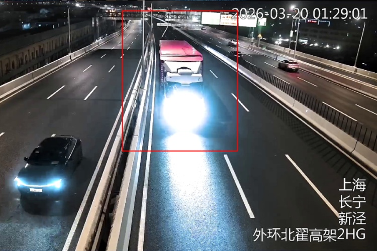 上海警方通报:驾驶员王某,涉6项违法,记20分,拘留15日! 上海警方通报:驾驶员王某,涉6项违法,记20分,拘留15日!