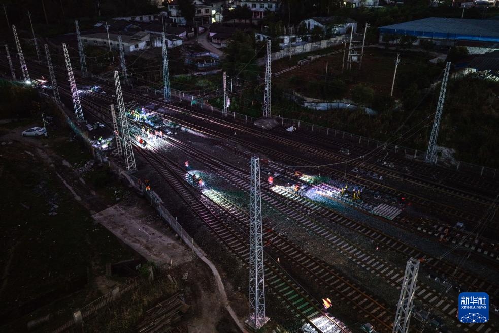 瓮马铁路南北延伸线首个站改工程顺利完成