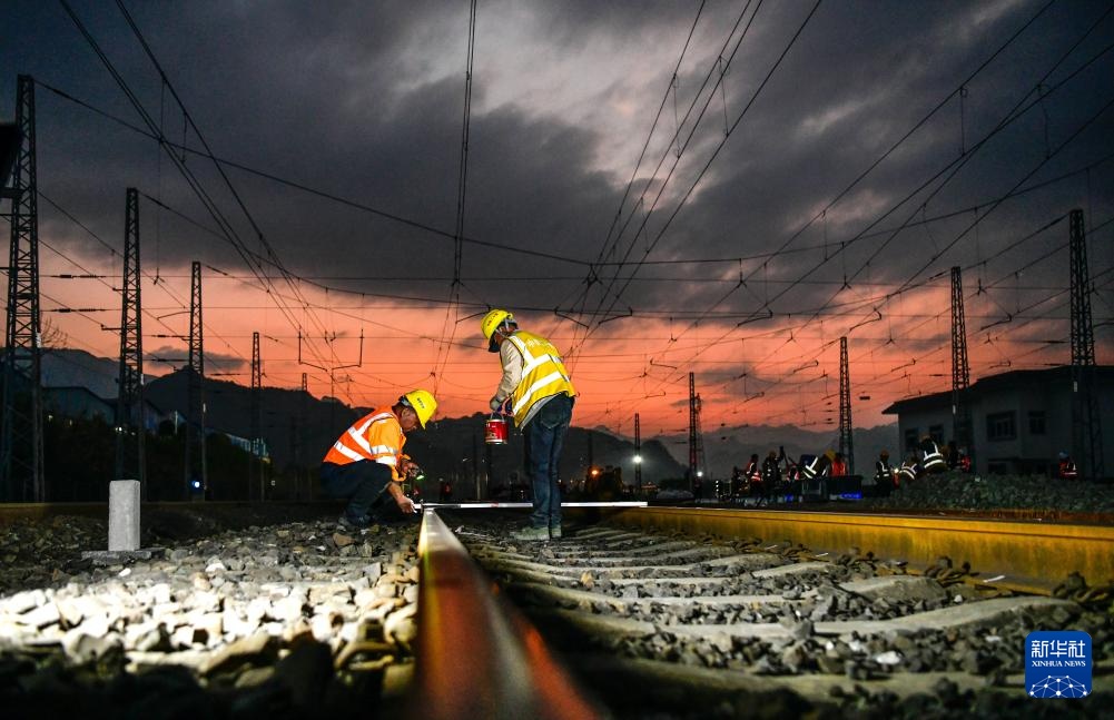 瓮马铁路南北延伸线首个站改工程顺利完成