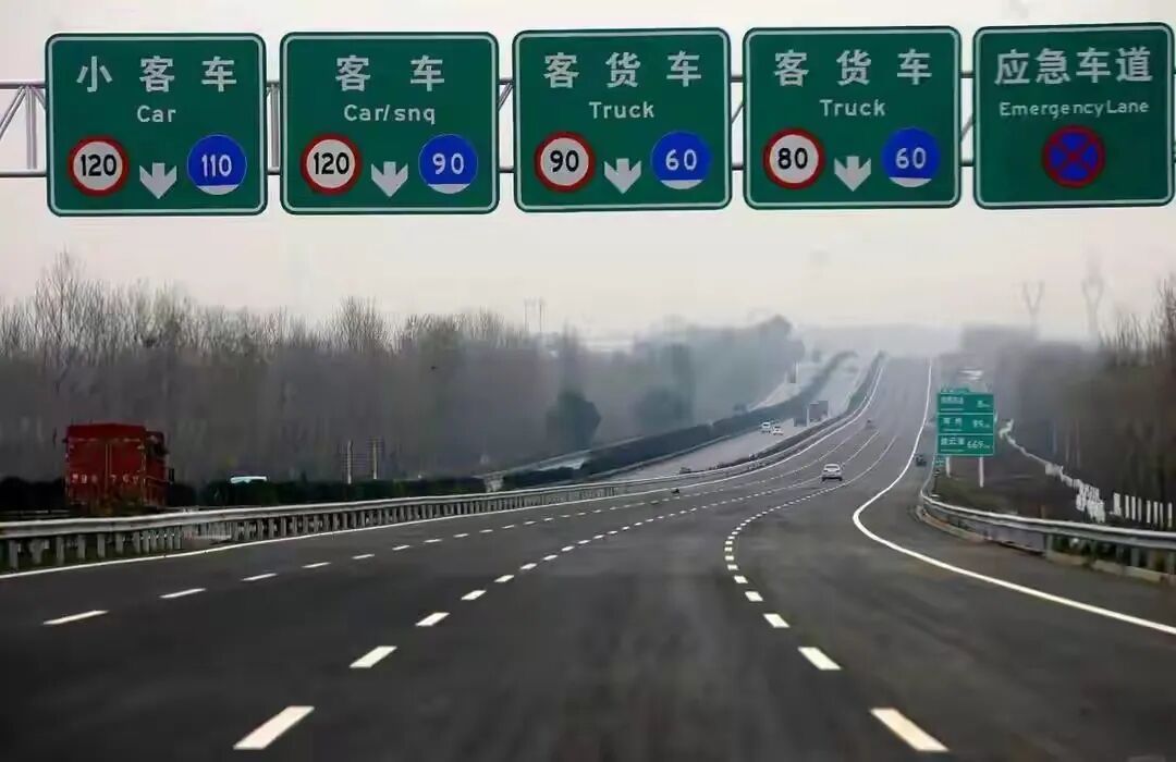 4月1日起，后排未系安全带，司机乘客一同被处罚