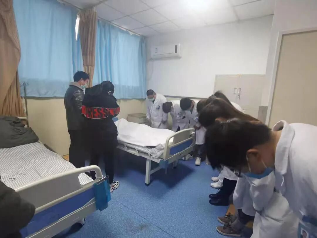 看哭全网!13岁癌症少年绝食、让父母生二胎,立遗嘱捐赠遗体…… 看哭全网!13岁癌症少年绝食、让父母生二胎,立遗嘱捐赠遗体……