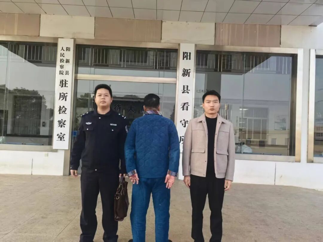 白天开挖机，晚上当“抽油机”...如此省钱，真“刑”！