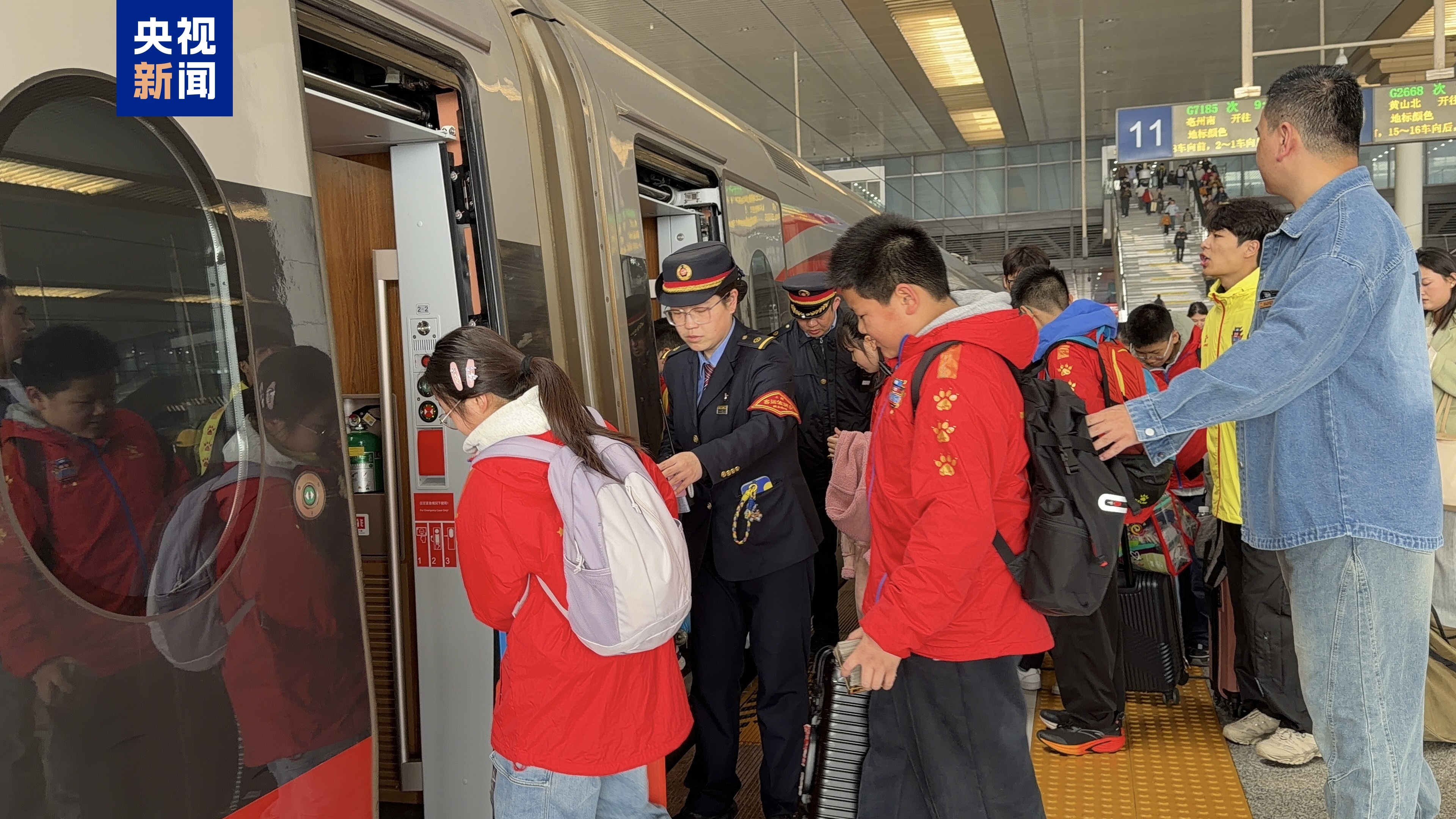 江苏、浙江、安徽等地春假首日 长三角铁路迎来客流高峰 江苏、浙江、安徽等地春假首日 长三角铁路迎来客流高峰