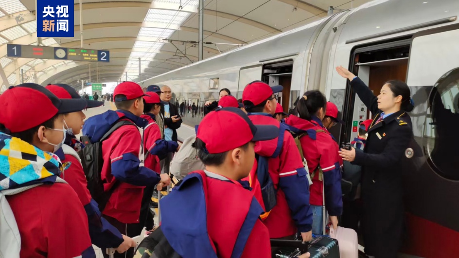 江苏、浙江、安徽等地春假首日 长三角铁路迎来客流高峰 江苏、浙江、安徽等地春假首日 长三角铁路迎来客流高峰