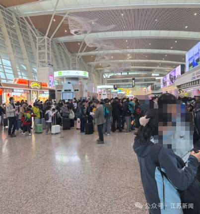 这是今天的机场、高铁站，全国请注意：江苏春假大军已出动！