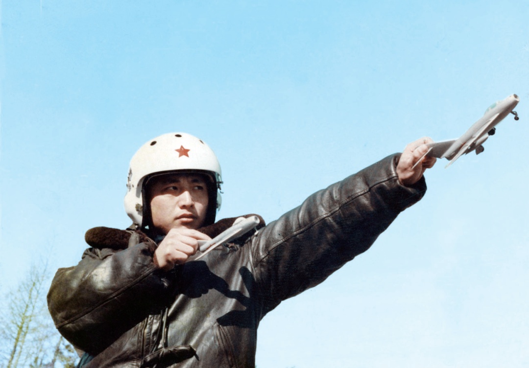 “25年了,阿伟,你放心吧!” “25年了,阿伟,你放心吧!”