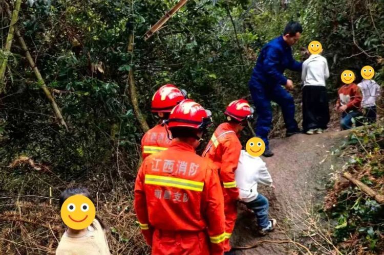 暴雨将至！8人被困深山，他们上演“极速救援”