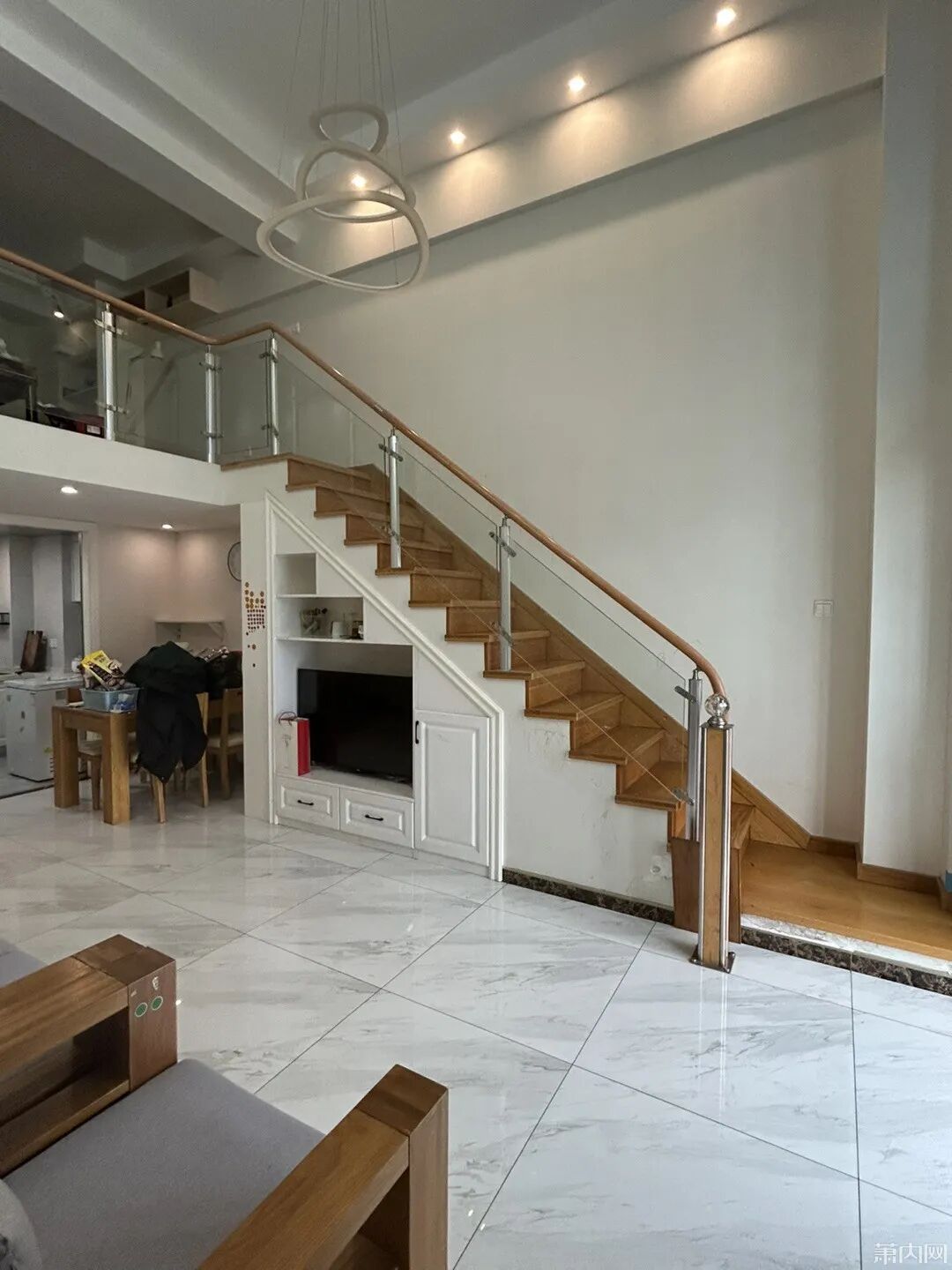 这么好的房子，租金一降再降还租不出去！杭州房东想不通……