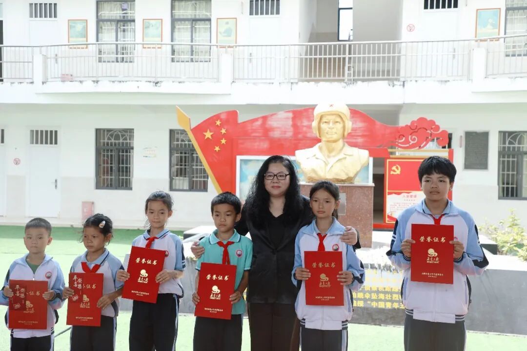 “25年了,阿伟,你放心吧!” “25年了,阿伟,你放心吧!”