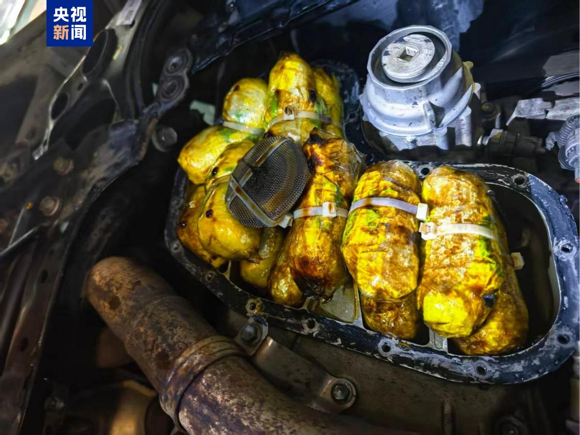 共计17.55千克!港珠澳大桥海关查获一起走私银粒进境案 共计17.55千克!港珠澳大桥海关查获一起走私银粒进境案