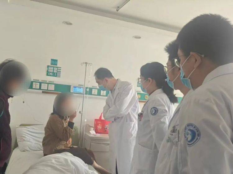 厦门一女子牙龈总出血，一查竟是“螃蟹病”！