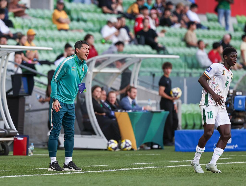 国足主帅邵佳一：队员们打出现阶段极限水平