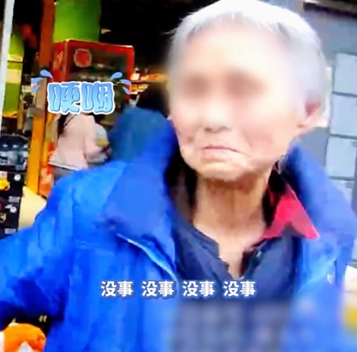 “我不该来这...”街头，迷路老人一句话让人心疼