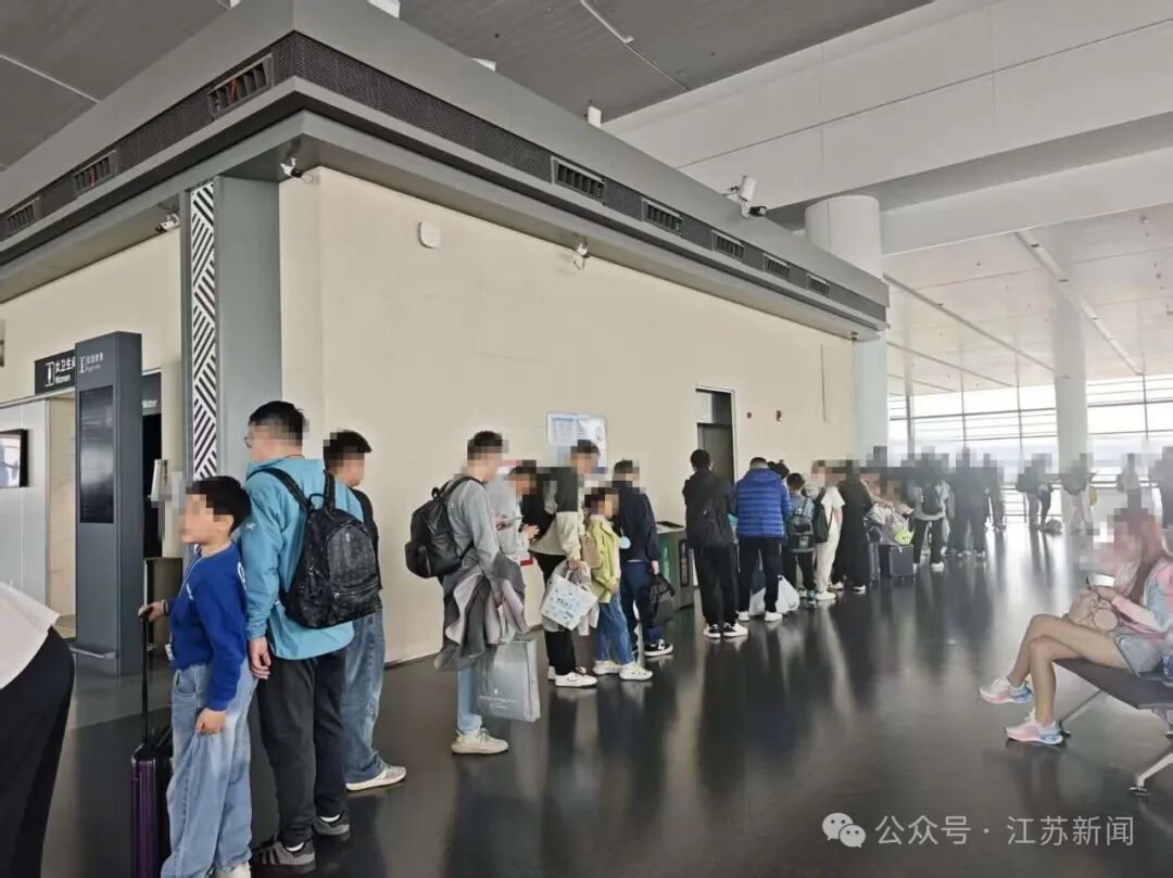这是今天的机场、高铁站，全国请注意：江苏春假大军已出动！