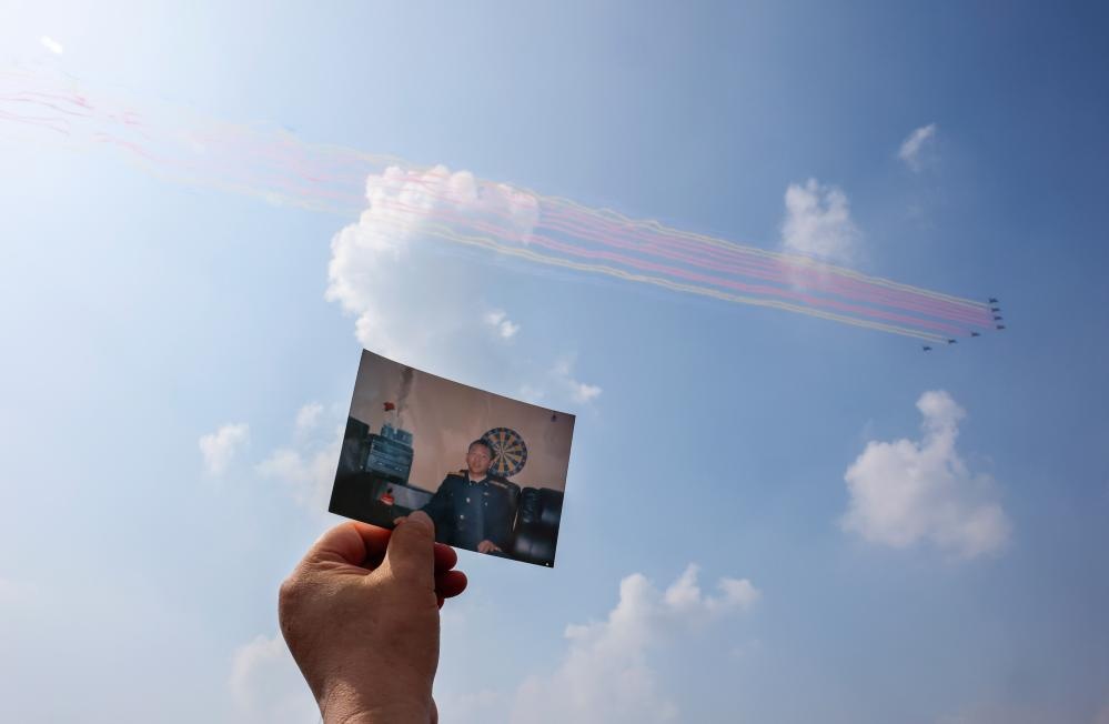 “25年了,阿伟,你放心吧!” “25年了,阿伟,你放心吧!”