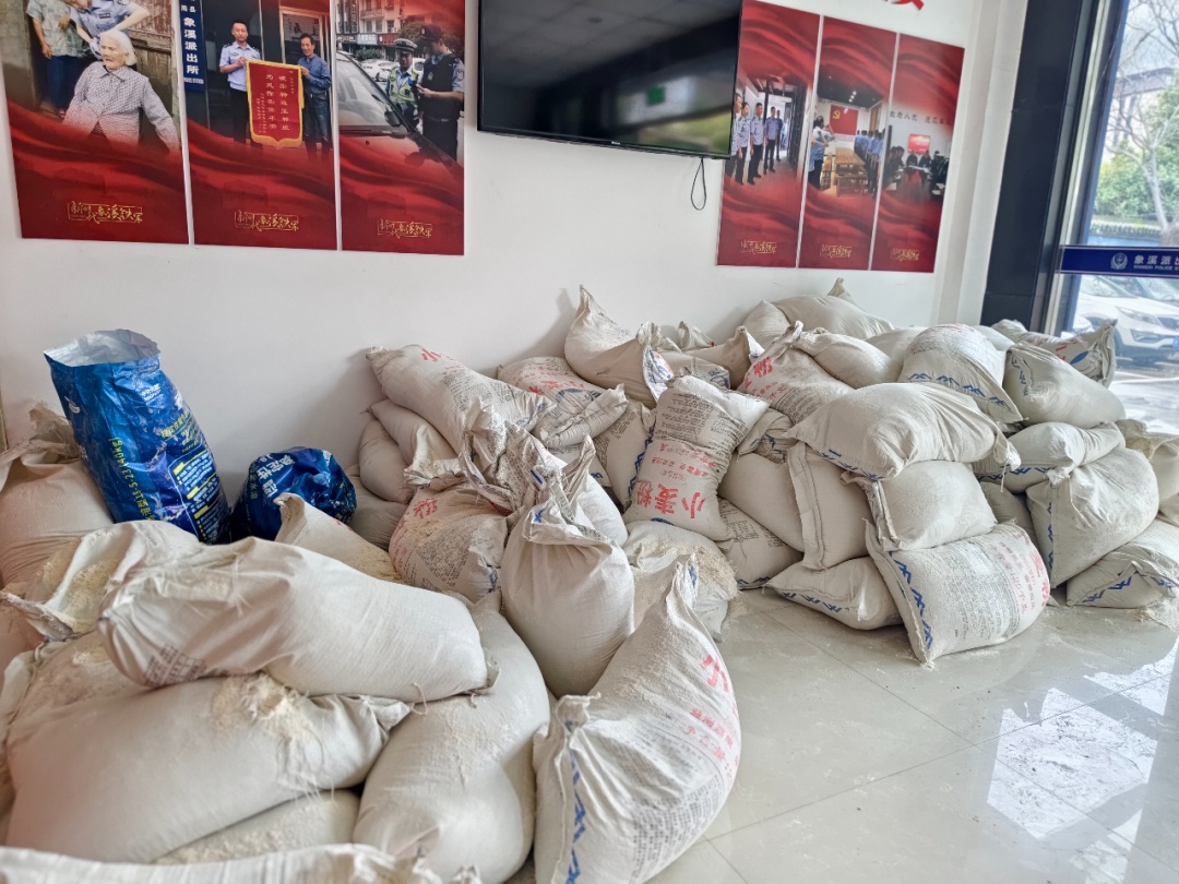 派出所全员“美白” ?这群“粉面”警察被道谢! 派出所全员“美白” ?这群“粉面”警察被道谢!