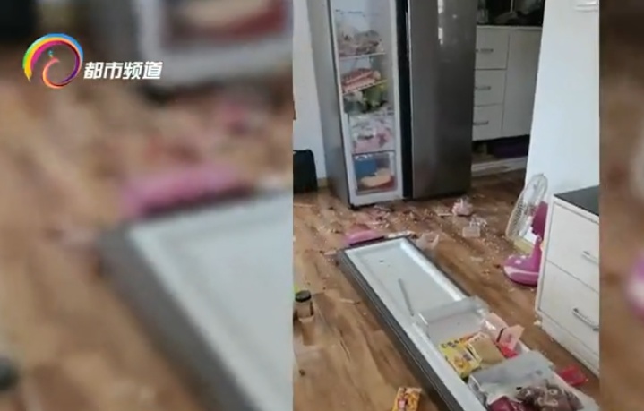 深夜突然爆炸，家里一片狼藉！紧急提醒：干冰千万别放冰箱，已有多人中招