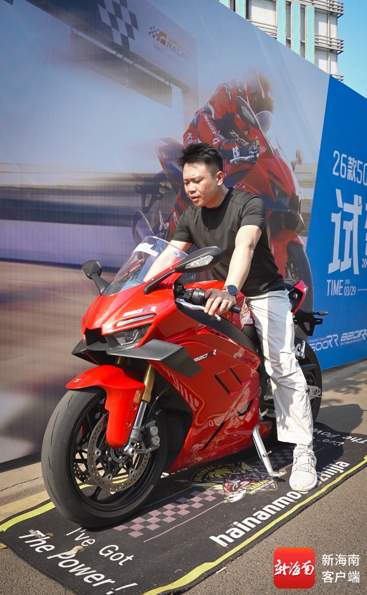 张雪机车海口店销量猛增!记者探访→ 张雪机车海口店销量猛增!记者探访→