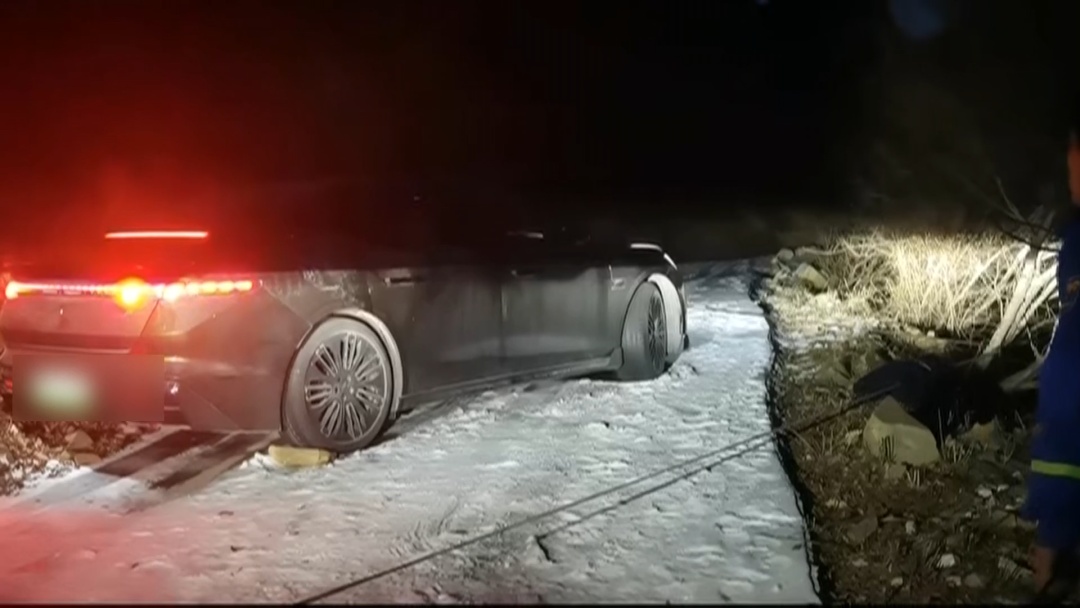 北京突发:一家三口被困! 北京突发:一家三口被困!